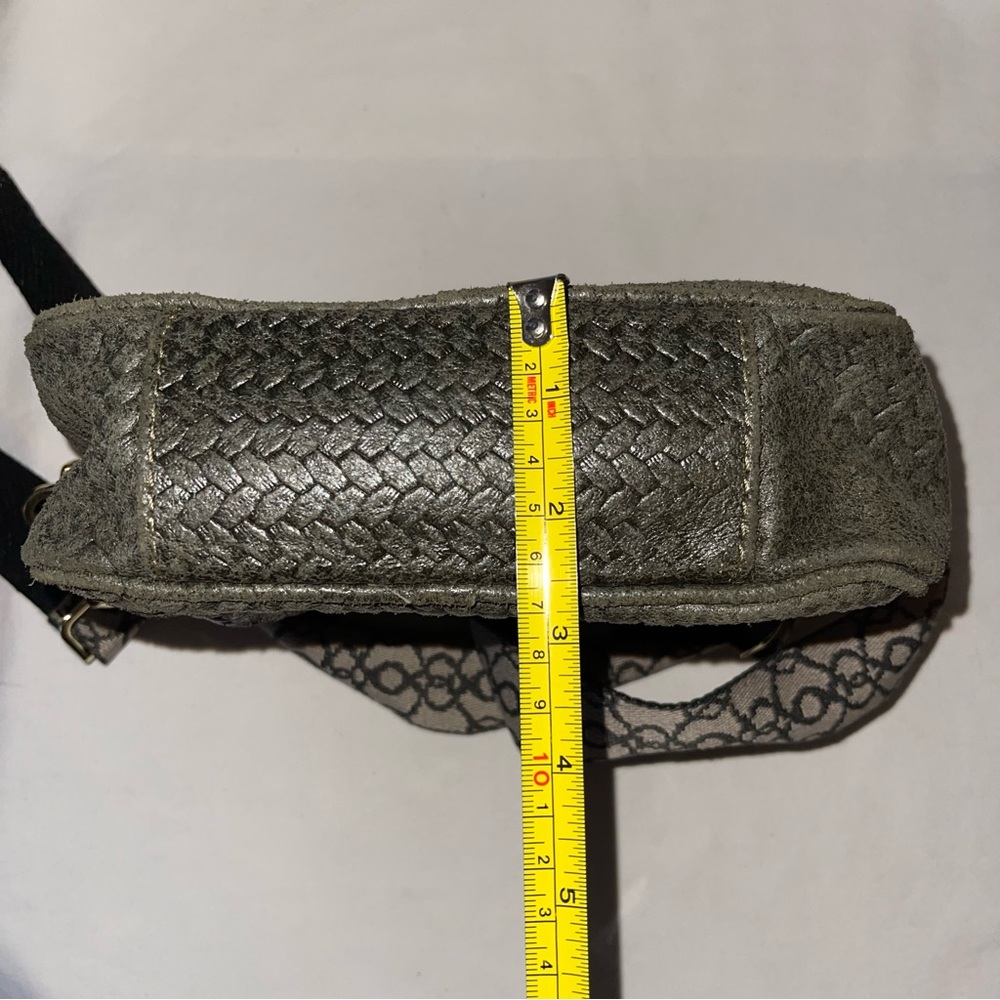 Elegant Olive Green Woven Crossbody Camera Bag with Baroque Strap - Picture 6 of 9
